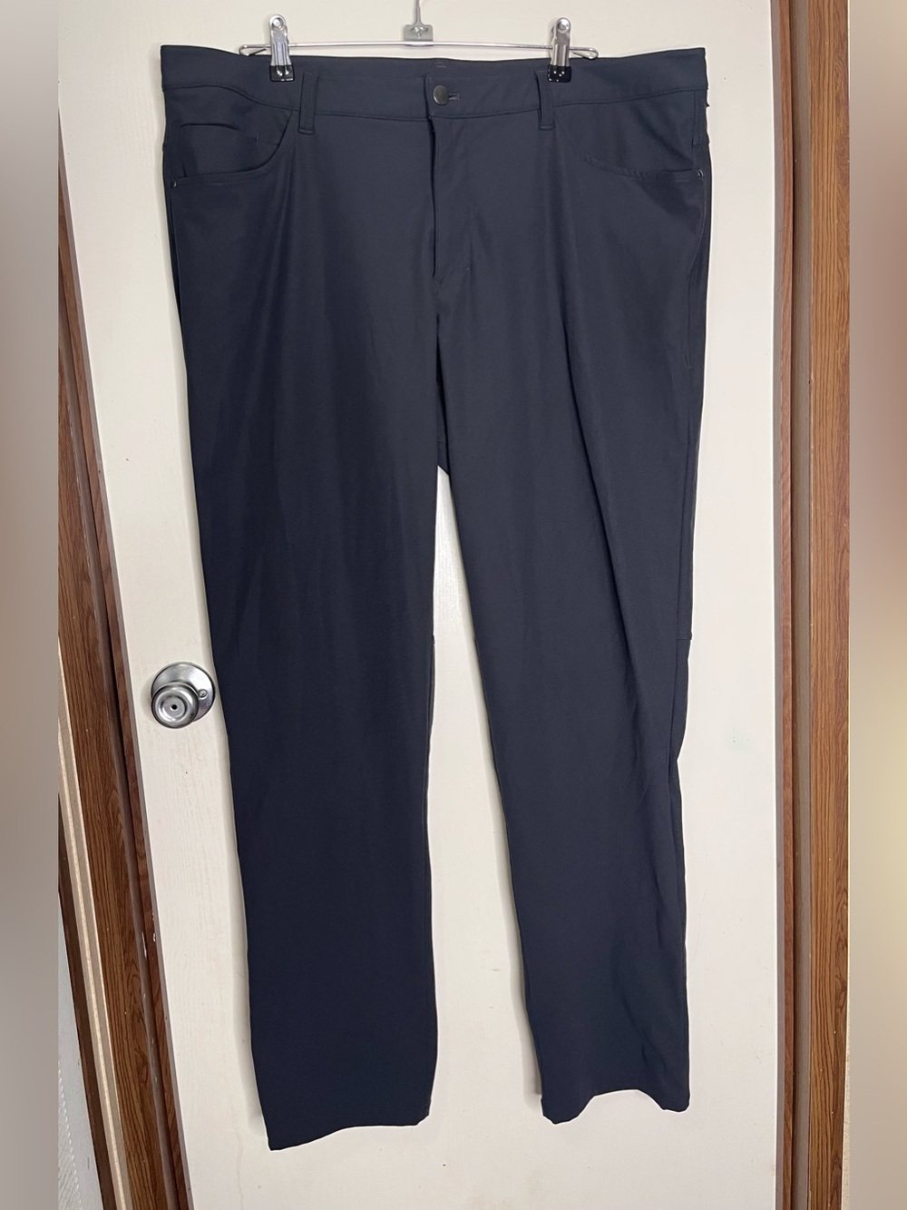Lululemon Men's Size 40 ABC Classic Fit Pant Warpstreme dark gray